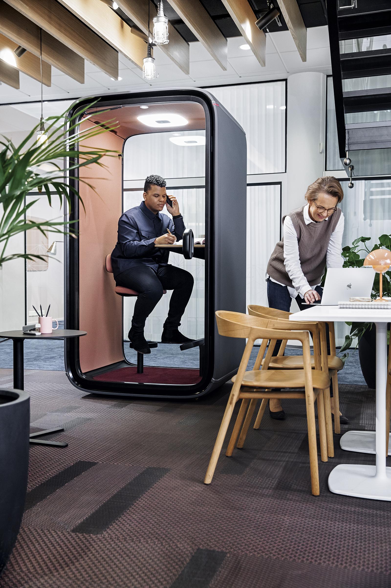 SOUNDPROOF PHONE BOOTHS & MEETING PODS