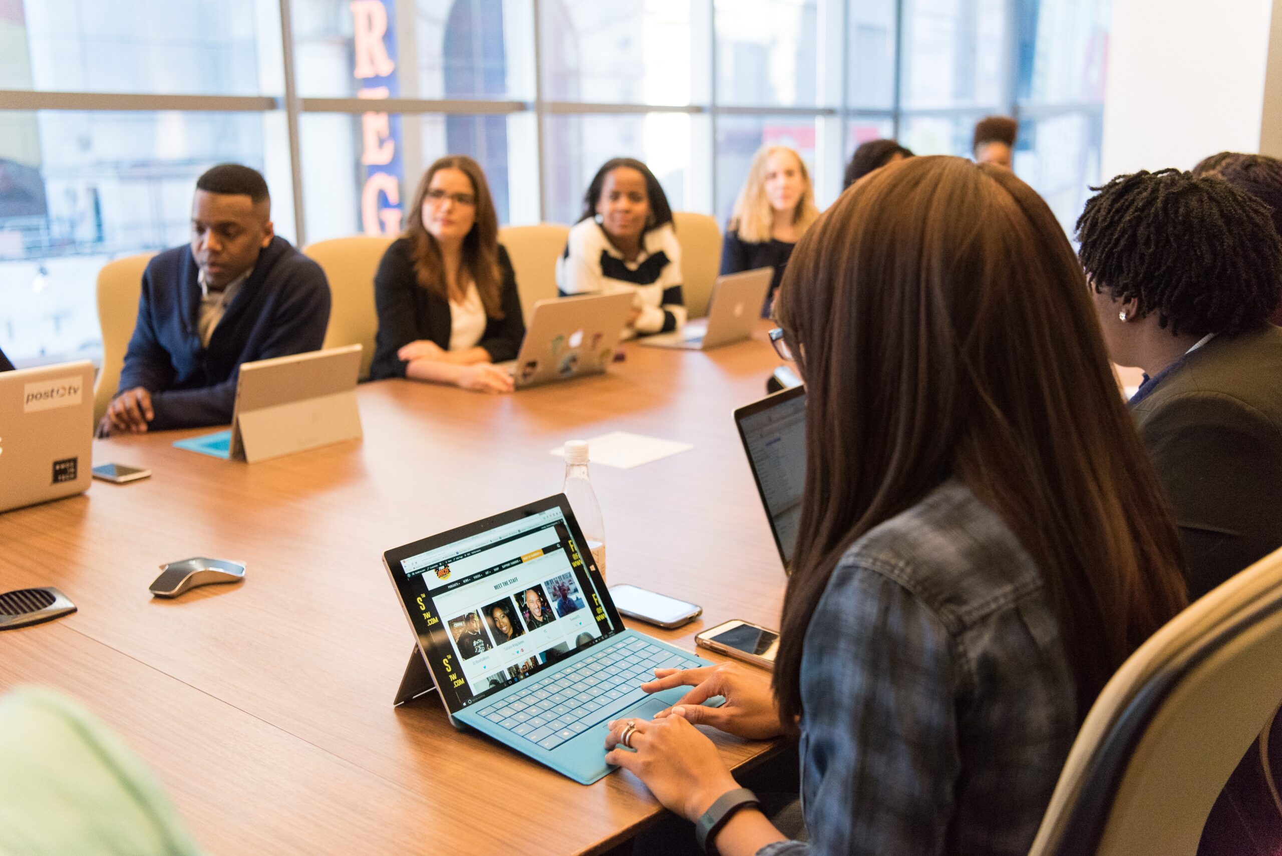 Professional conference room with modern technology and comfortable seating